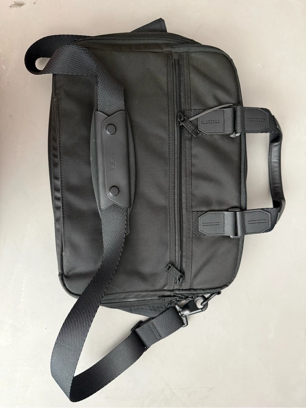 TUMI Alpha bravo black laptop briefcase messenger bag w/ shoulder strap